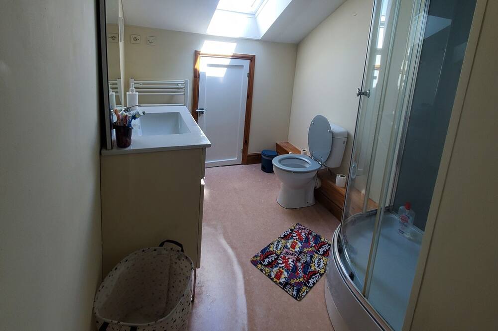 Photo of Bathroom in Saint-Cyr-en-Pail