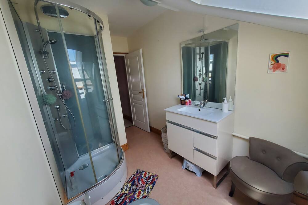 Photo of Bathroom in Saint-Cyr-en-Pail