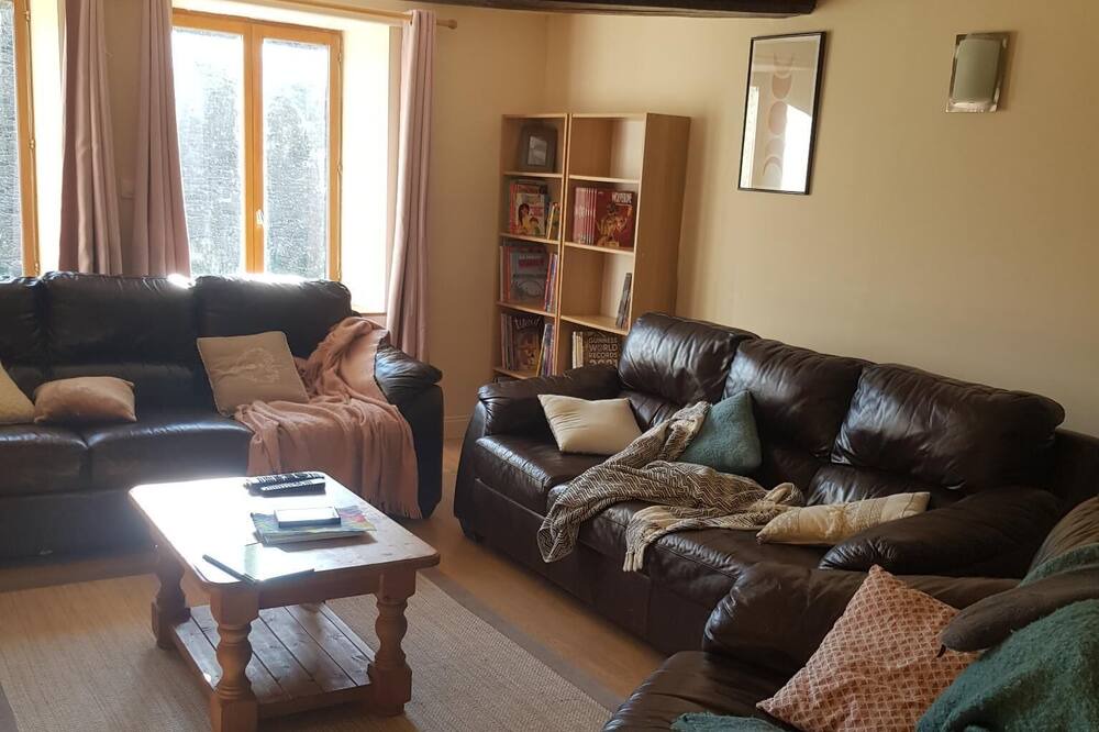 Photo of Livingroom in Saint-Cyr-en-Pail