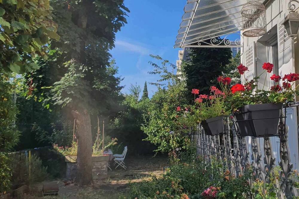 Photo of Outdoor in Colombes