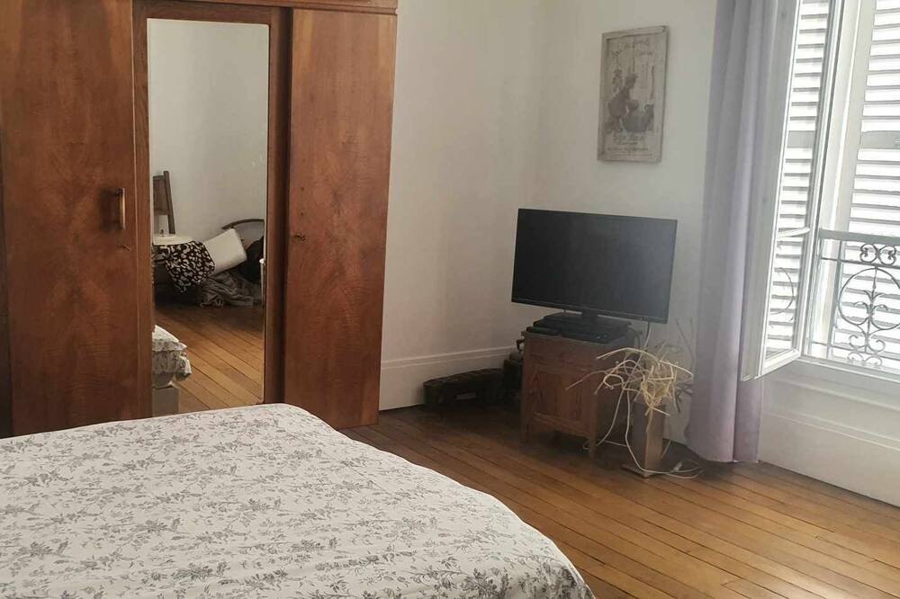 Photo of Bedroom in Colombes