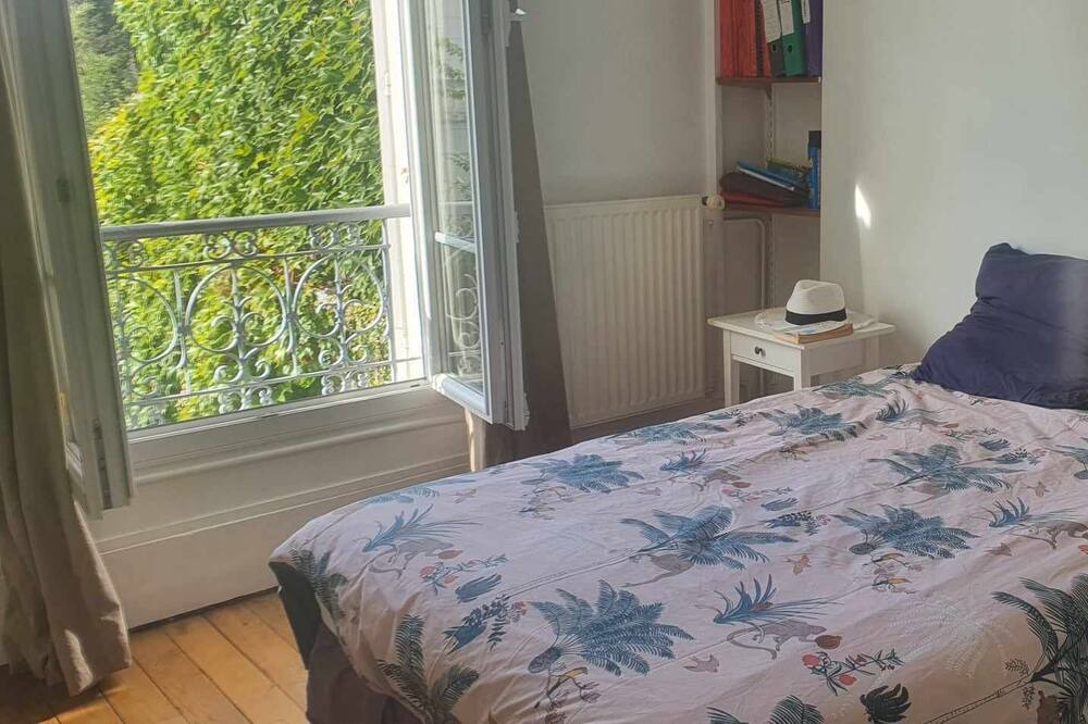 Photo of Bedroom in Colombes