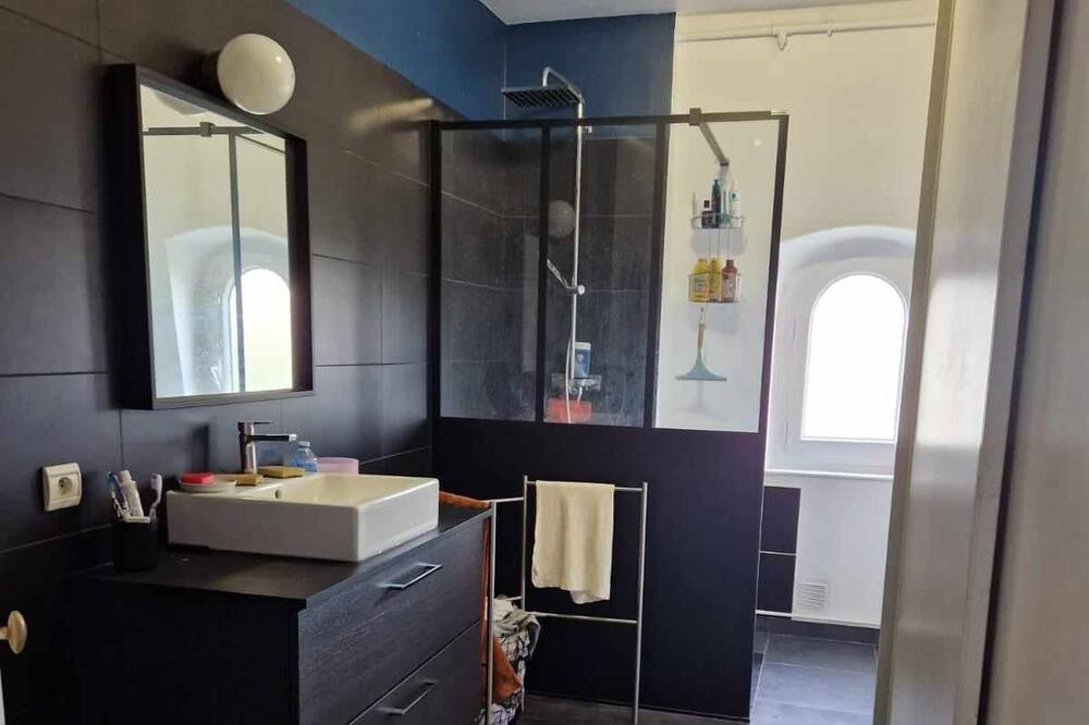 Photo of Bathroom in Colombes