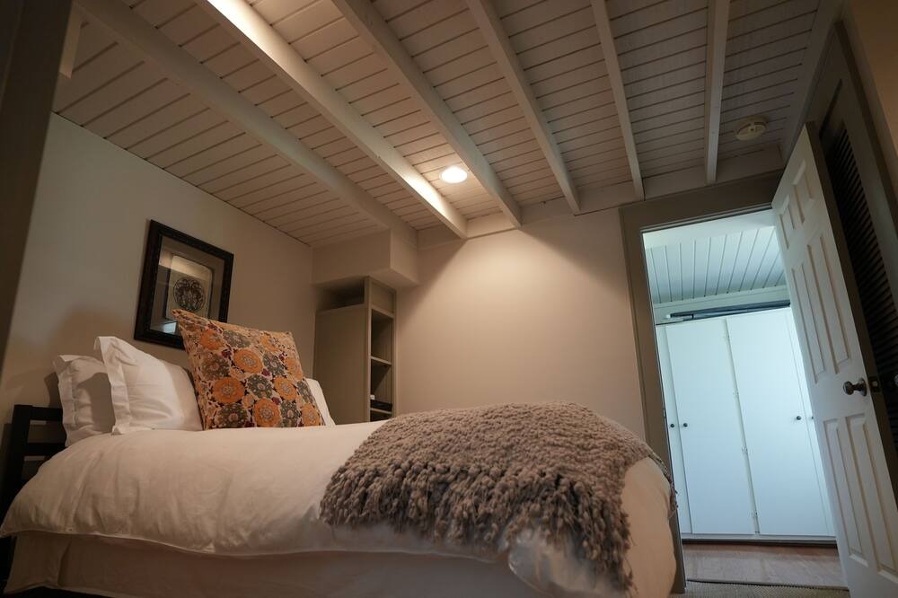 Photo of Bedroom in Hennig Heights