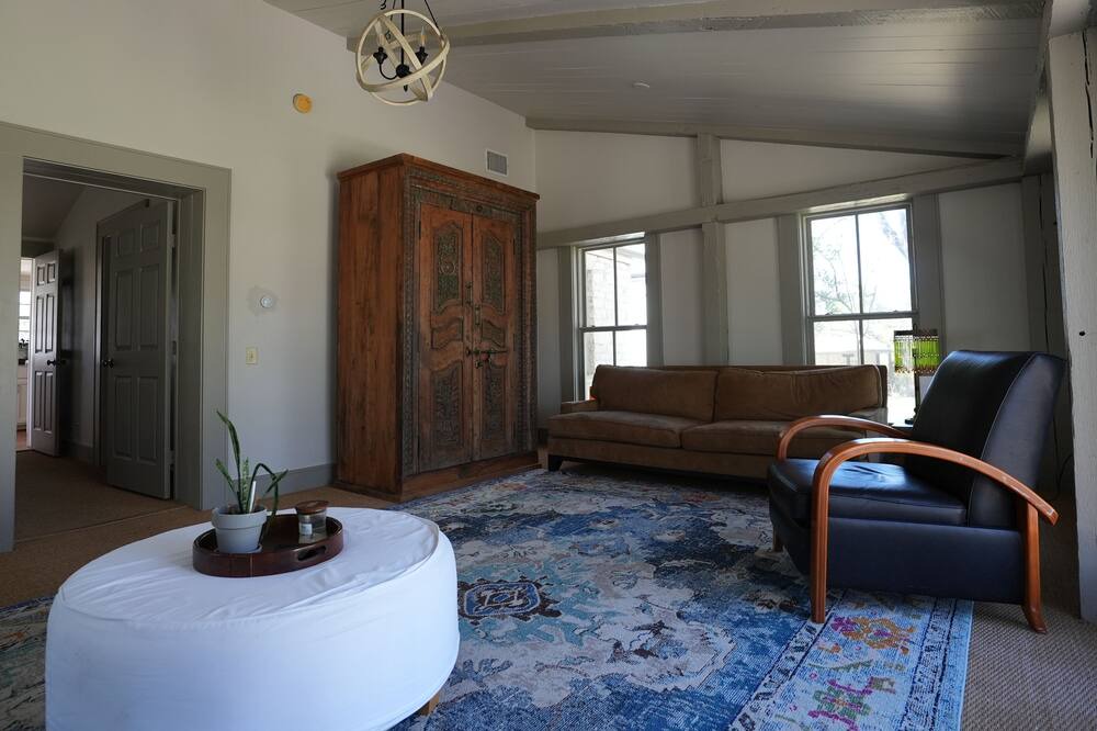 Photo of Livingroom in Hennig Heights
