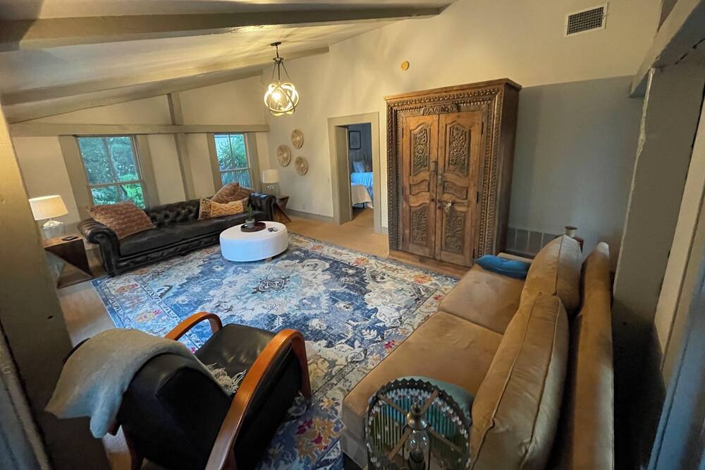Photo of Livingroom in Hennig Heights