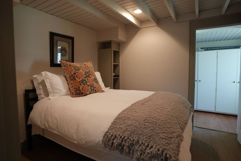 Photo of Bedroom in Hennig Heights