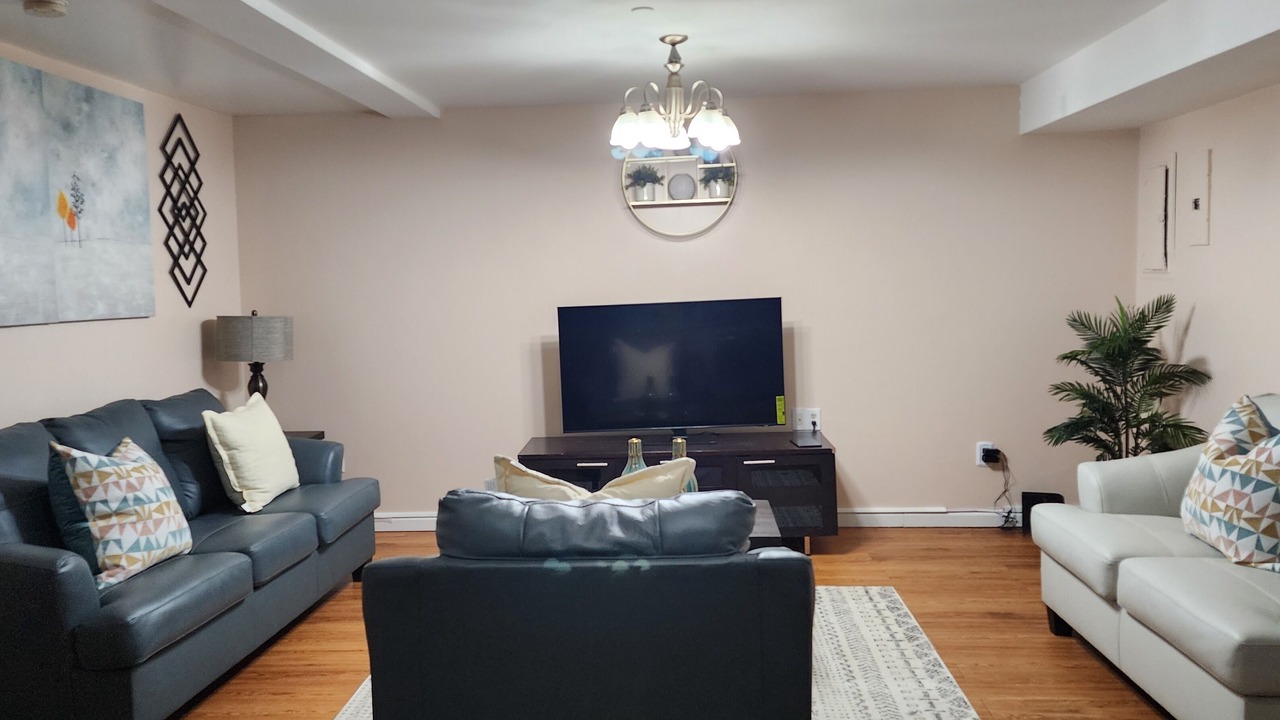 Photo of Livingroom in Port Richmond