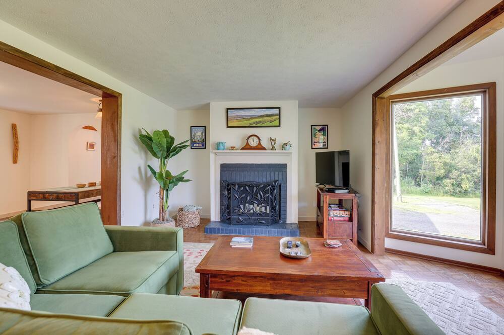 Photo of Livingroom in Town of Torrey