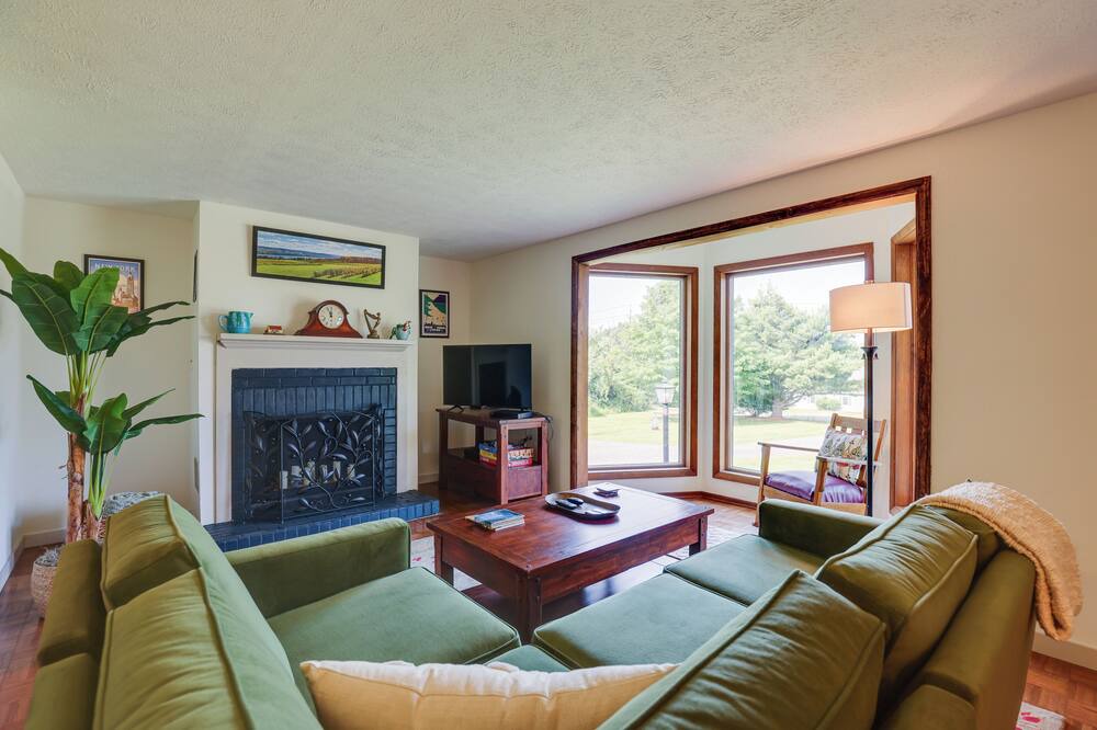 Photo of Livingroom in Town of Torrey
