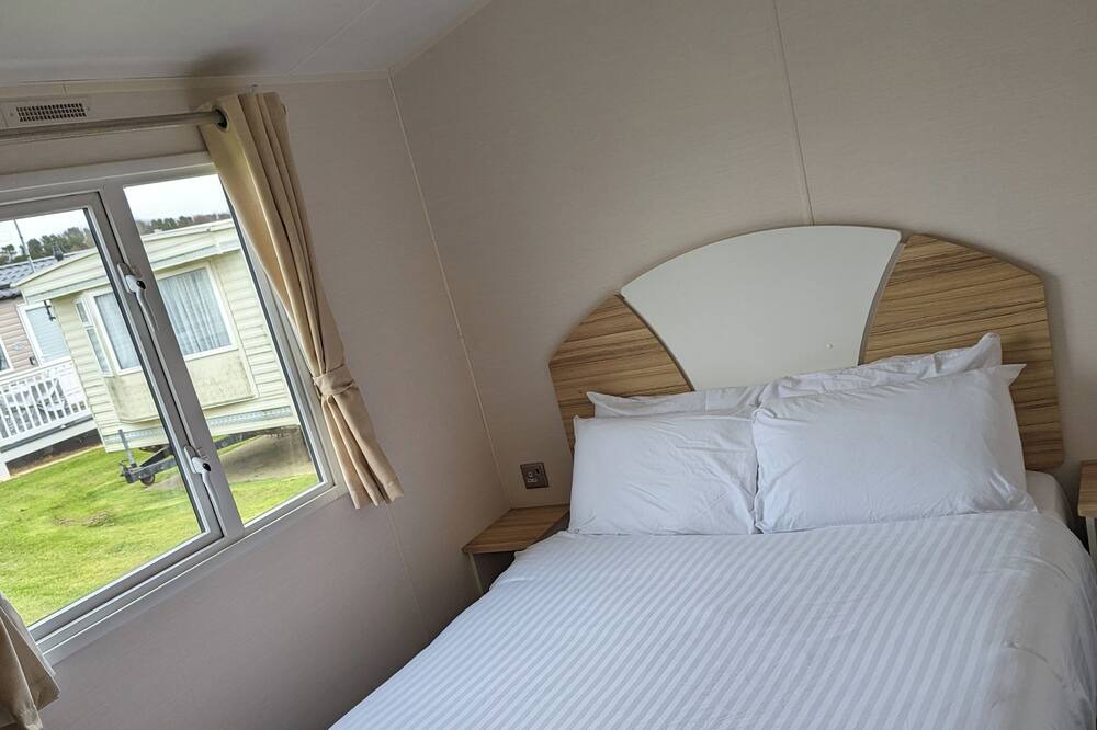 Photo of Others in Cayton Bay