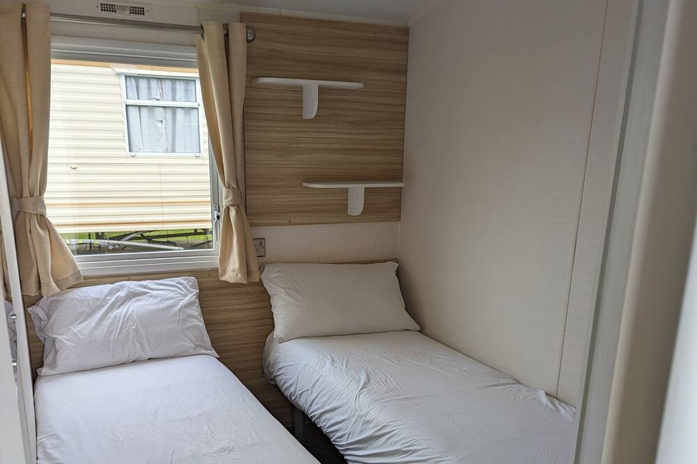 Photo of Others in Cayton Bay