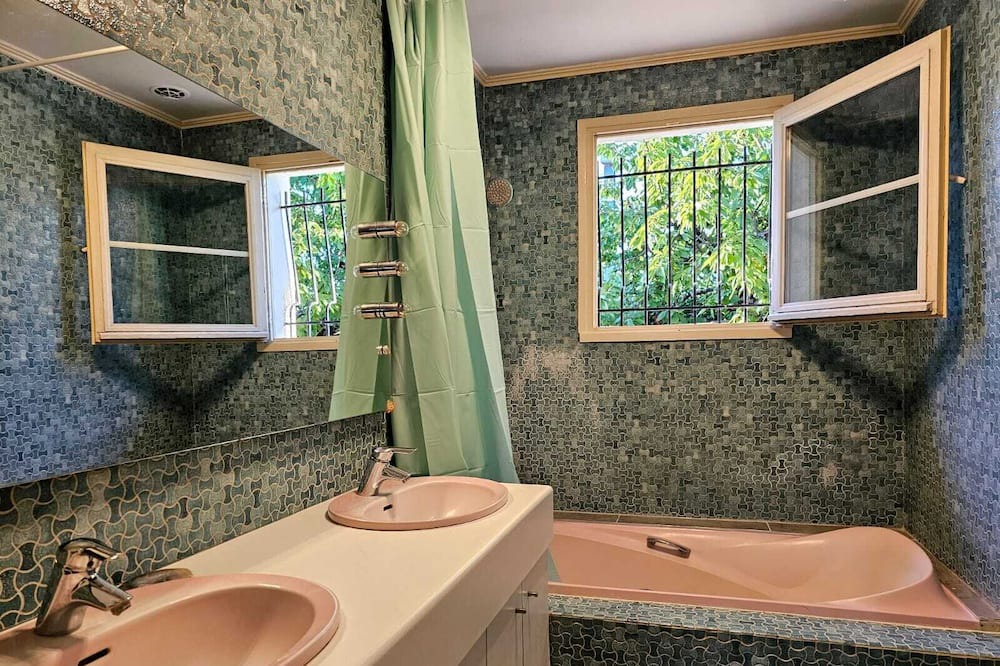 Photo of Bathroom in Meyzieu