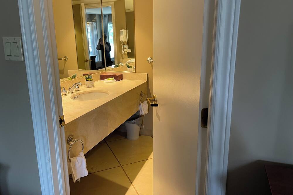 Photo of Bathroom in Oro-Medonte