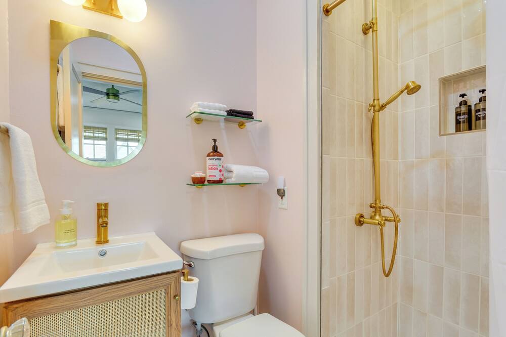 Photo of Bathroom in East of Broadway