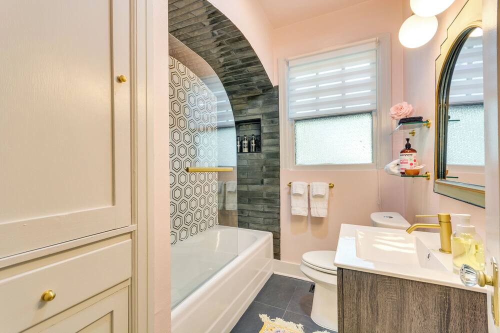 Photo of Bathroom in East of Broadway