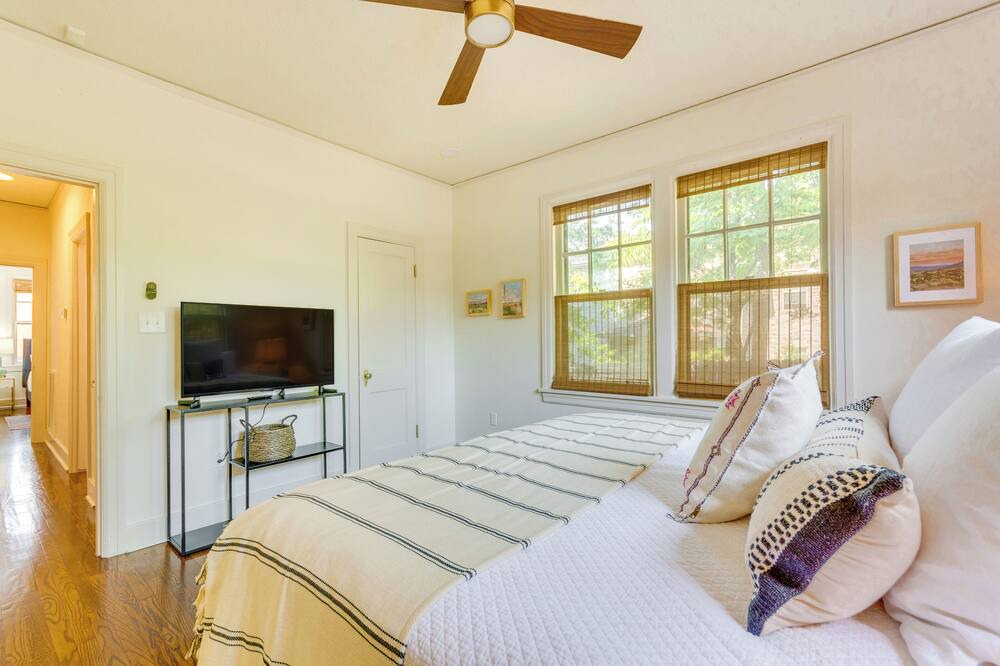 Photo of Bedroom in East of Broadway