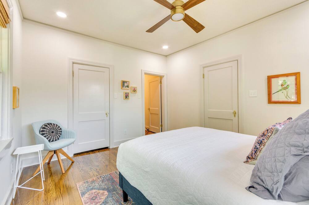 Photo of Bedroom in East of Broadway