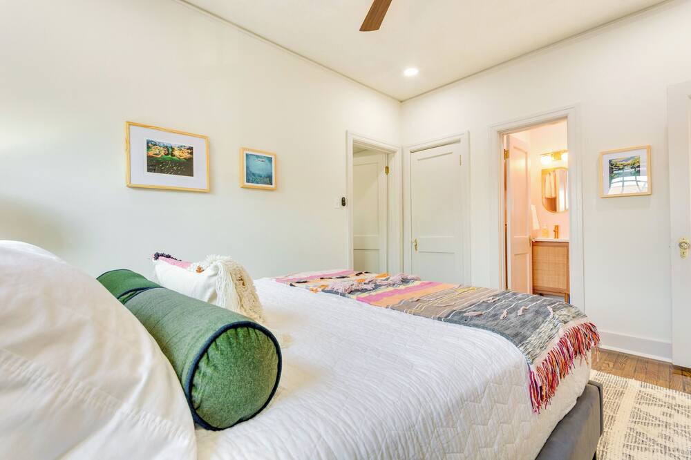 Photo of Bedroom in East of Broadway
