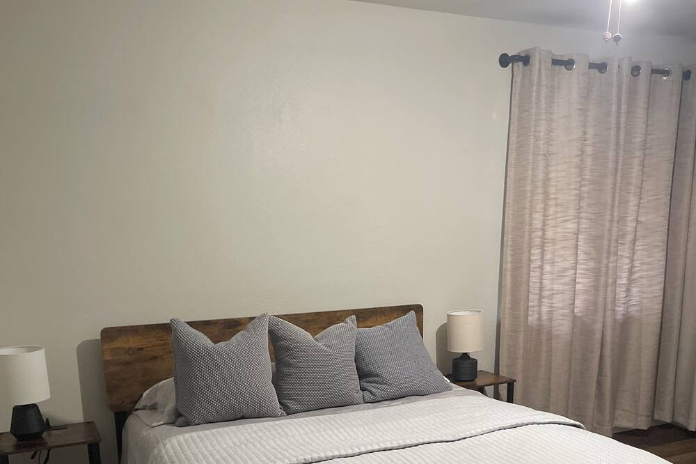 Photo of Bedroom in Clinton