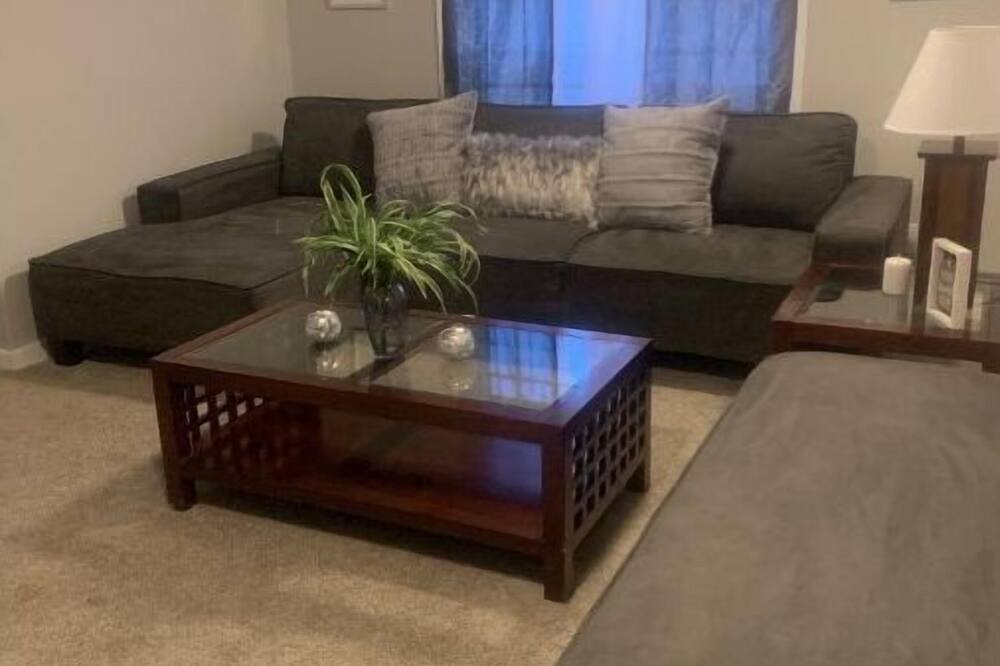 Photo of Livingroom in East of Broadway