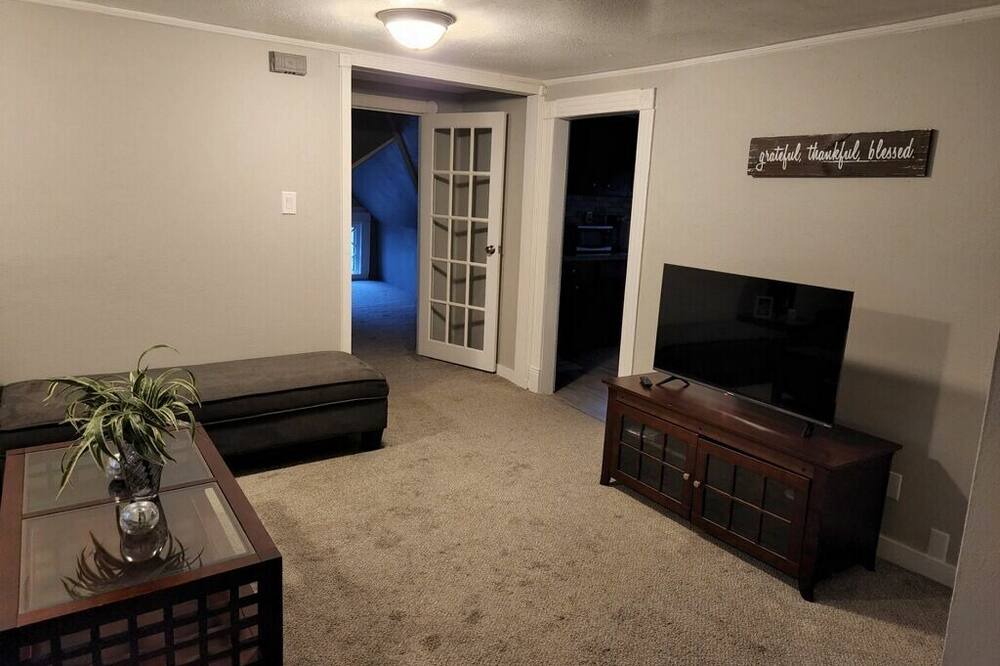 Photo of Livingroom in East of Broadway