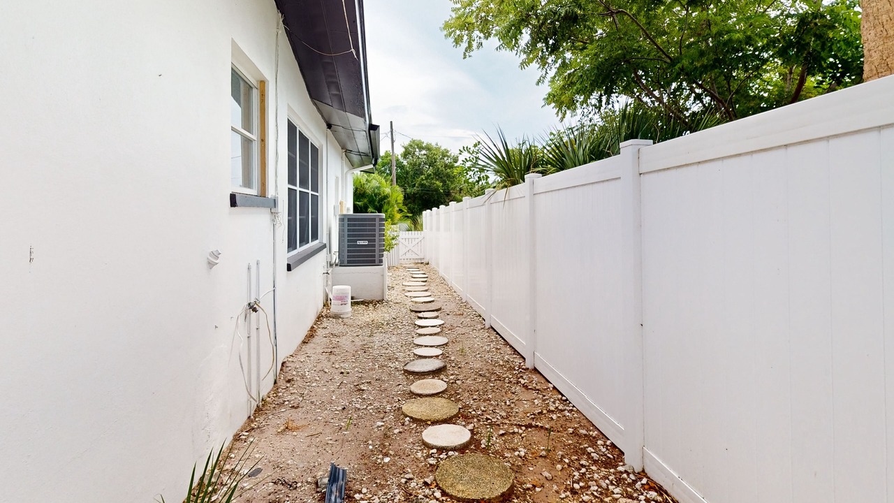 Photo of Outdoor in Harbor Hills