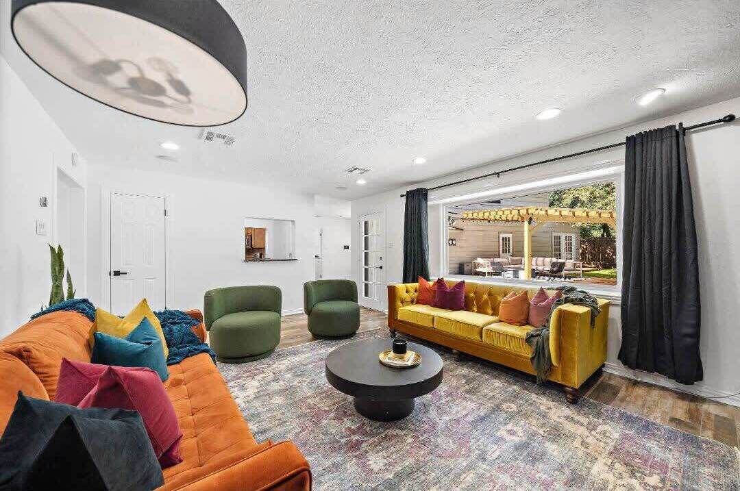 Photo of Livingroom in Oak Ridge North