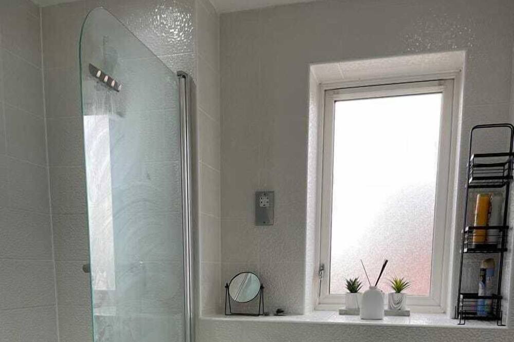 Photo of Bathroom in Tatenhill