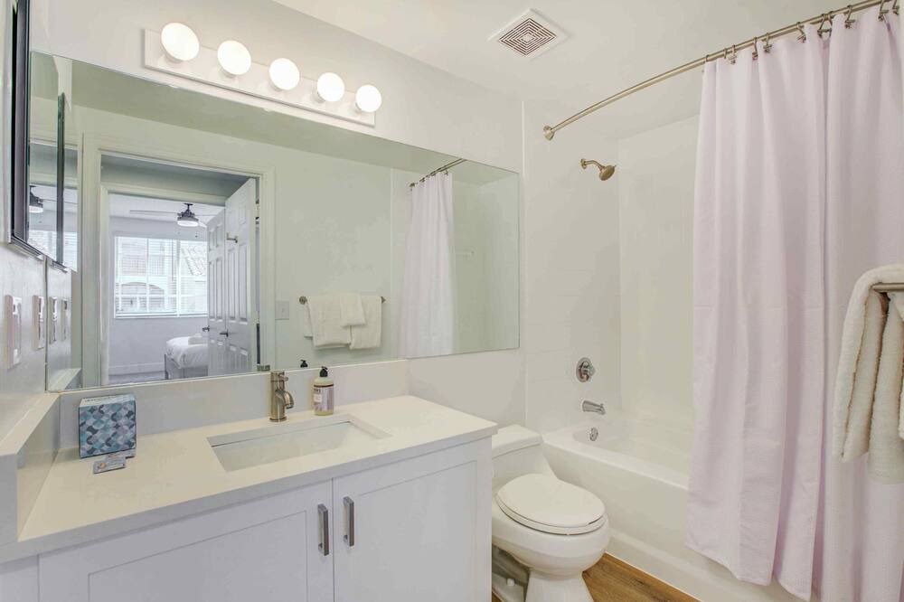 Photo of Bathroom in Miramar