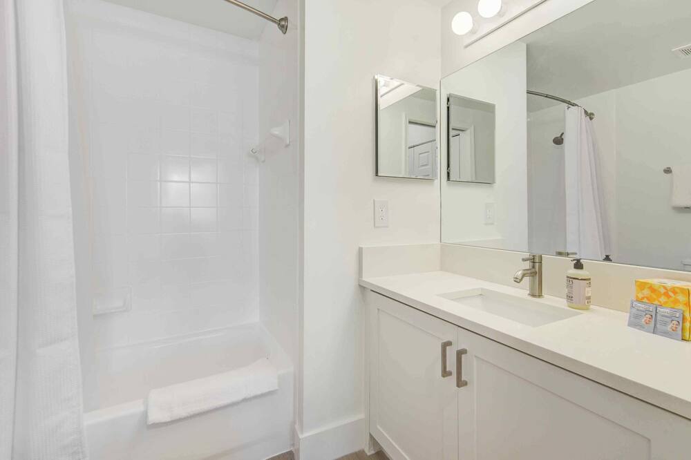 Photo of Bathroom in Miramar