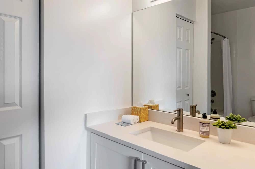 Photo of Bathroom in Miramar