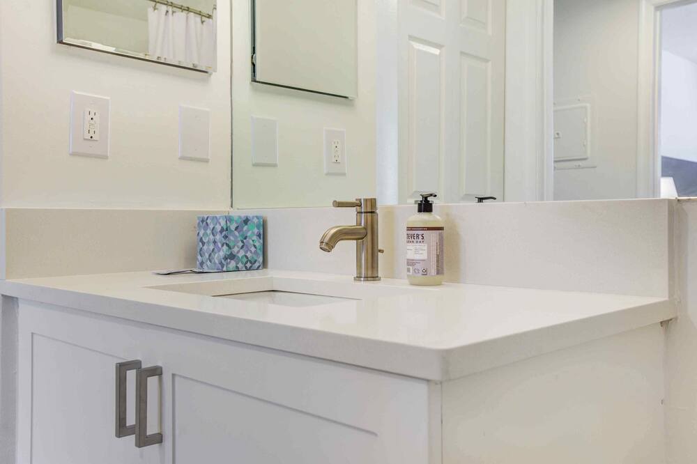 Photo of Bathroom in Miramar