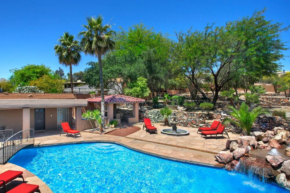 Photo of Outdoor in Paradise Valley Village