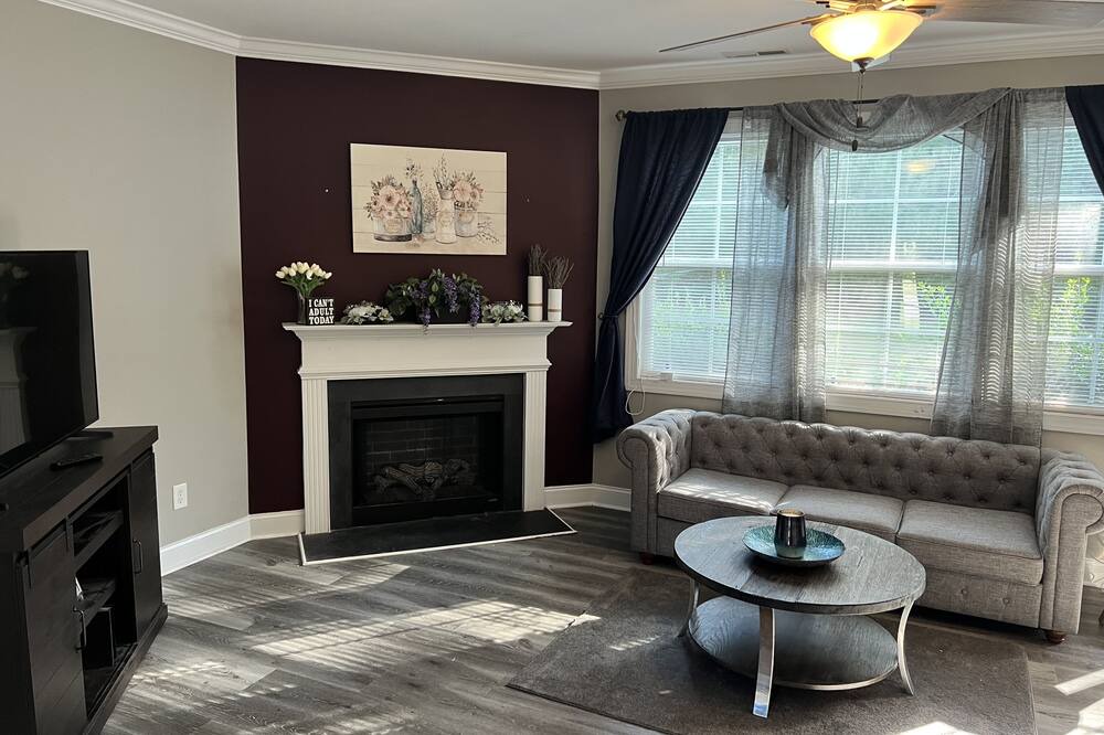 Photo of Livingroom in Cape Fear