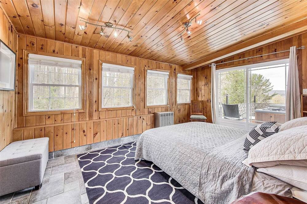 Photo of Bedroom in Penetanguishene
