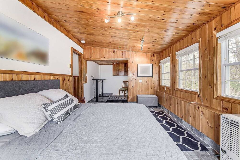 Photo of Bedroom in Penetanguishene