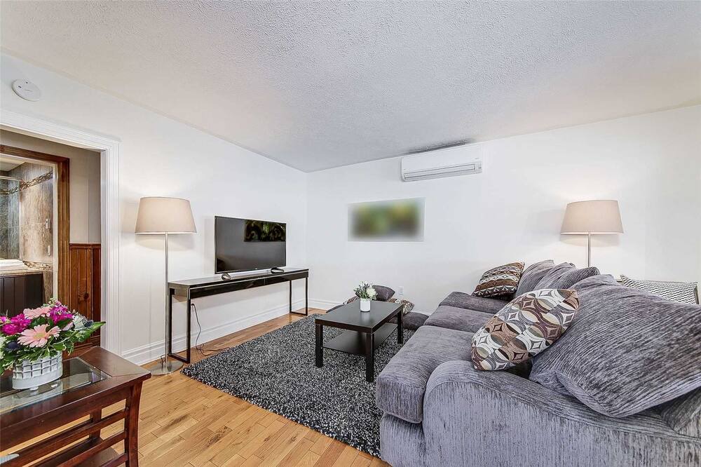 Photo of Livingroom in Penetanguishene