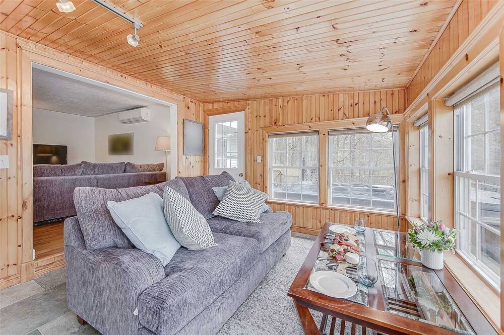 Photo of Livingroom in Penetanguishene