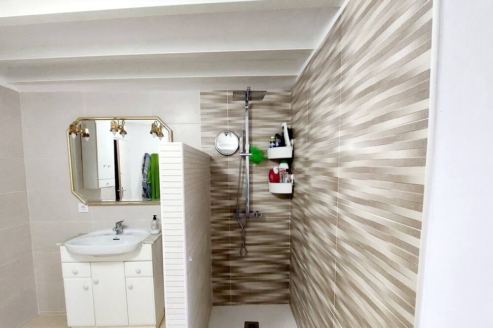Photo of Bathroom in Rodellar