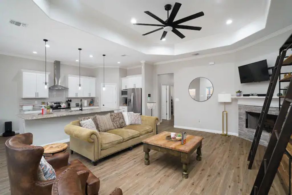 Photo of Livingroom in Converse