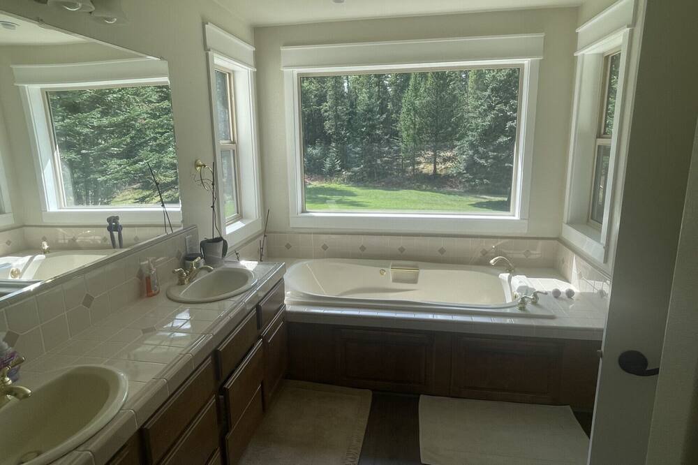 Photo of Bathroom in Sagle