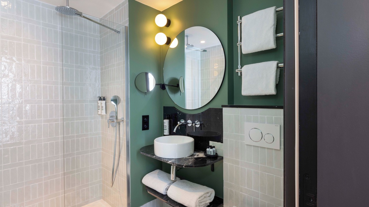 Photo of Bathroom in Quartier de la Folie-Mericourt