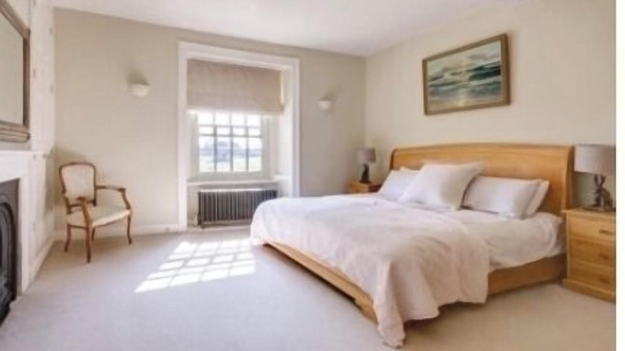 Photo of Bedroom in Alvescot