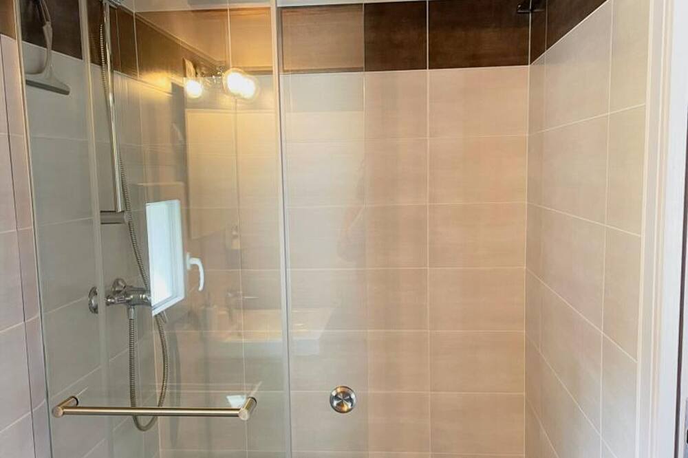 Photo of Bathroom in Saint-Paterne-Racan