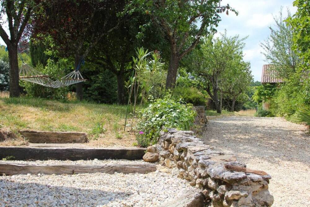 Photo of Outdoor in Saint-Leon-sur-l'Isle