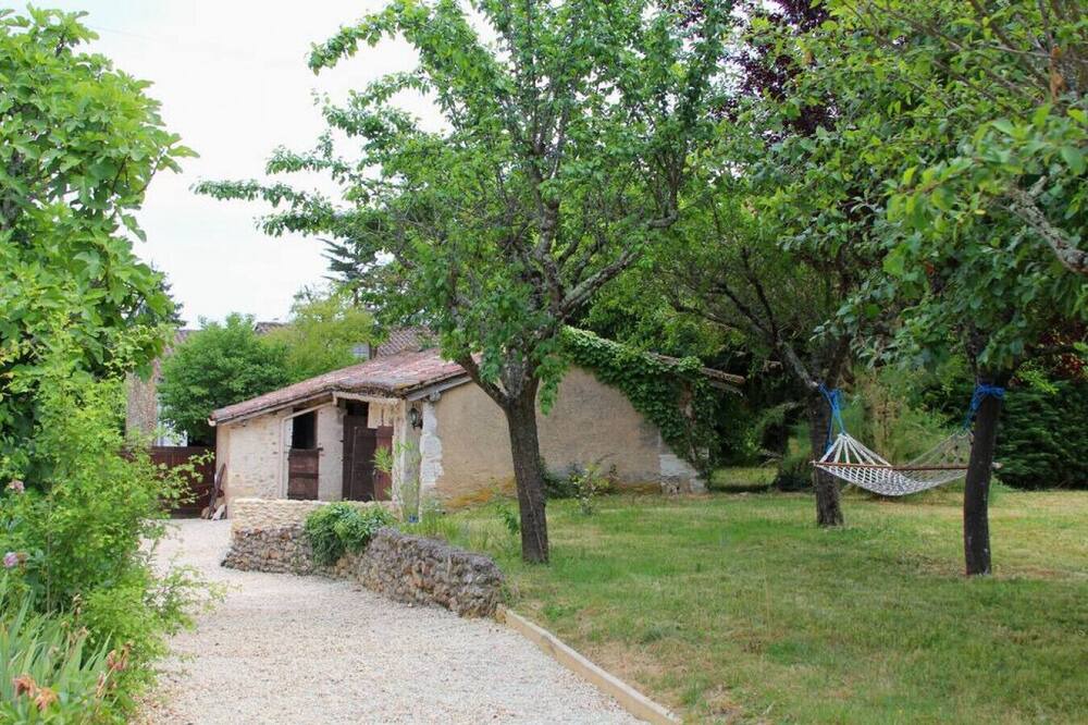 Photo of Outdoor in Saint-Leon-sur-l'Isle