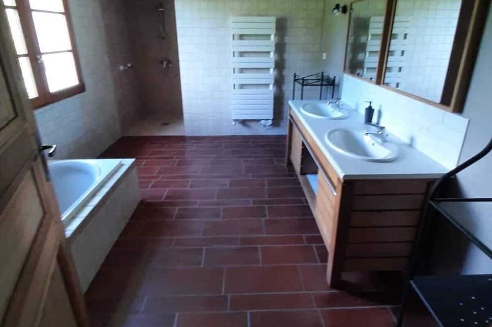 Photo of Bathroom in Saint-Michel-Mont-Mercure