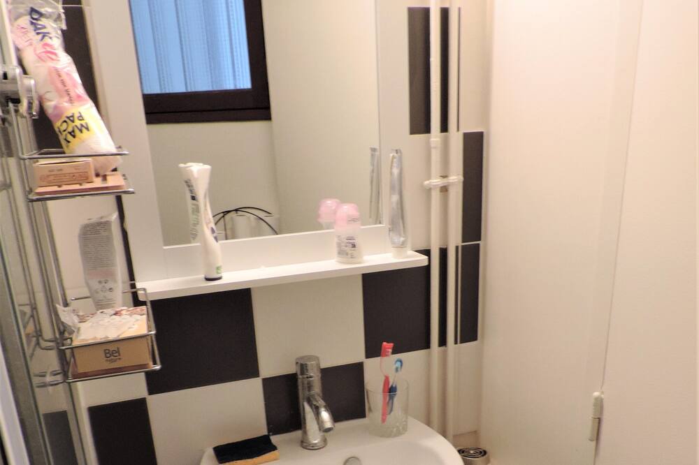 Photo of Bathroom in Joigny