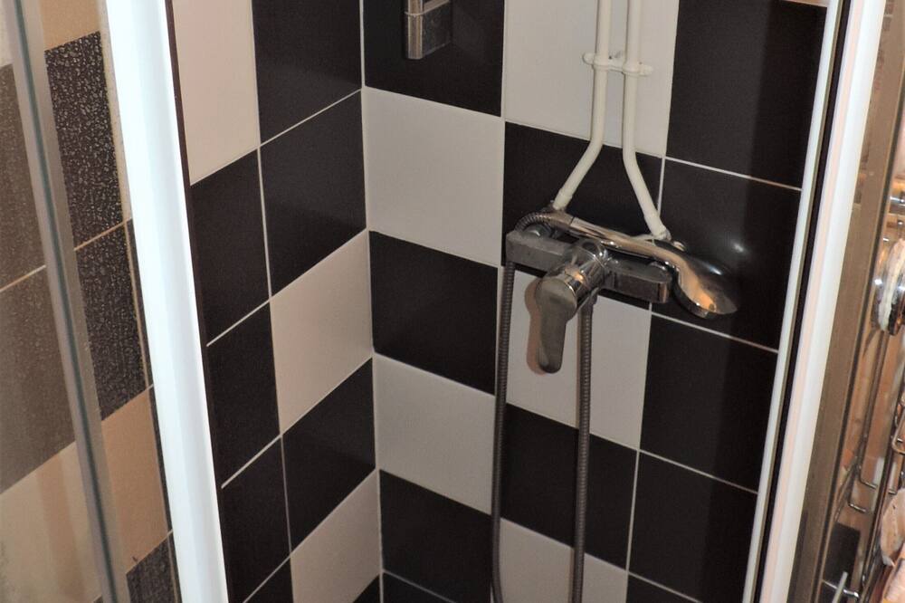 Photo of Bathroom in Joigny